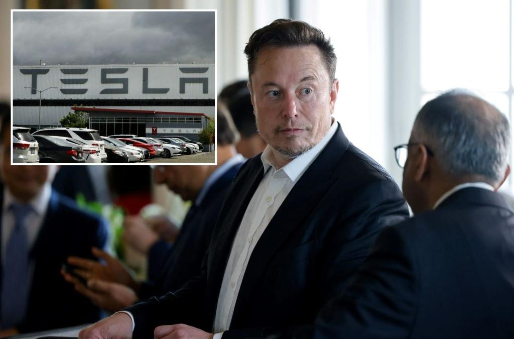 Elon Musk tells Tesla staff he must approve all hiring: report