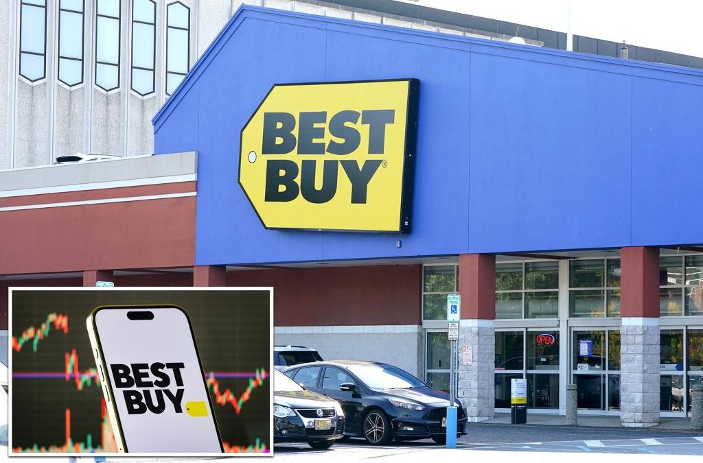Best Buy maintains annual forecast on tariff worries — shares fall