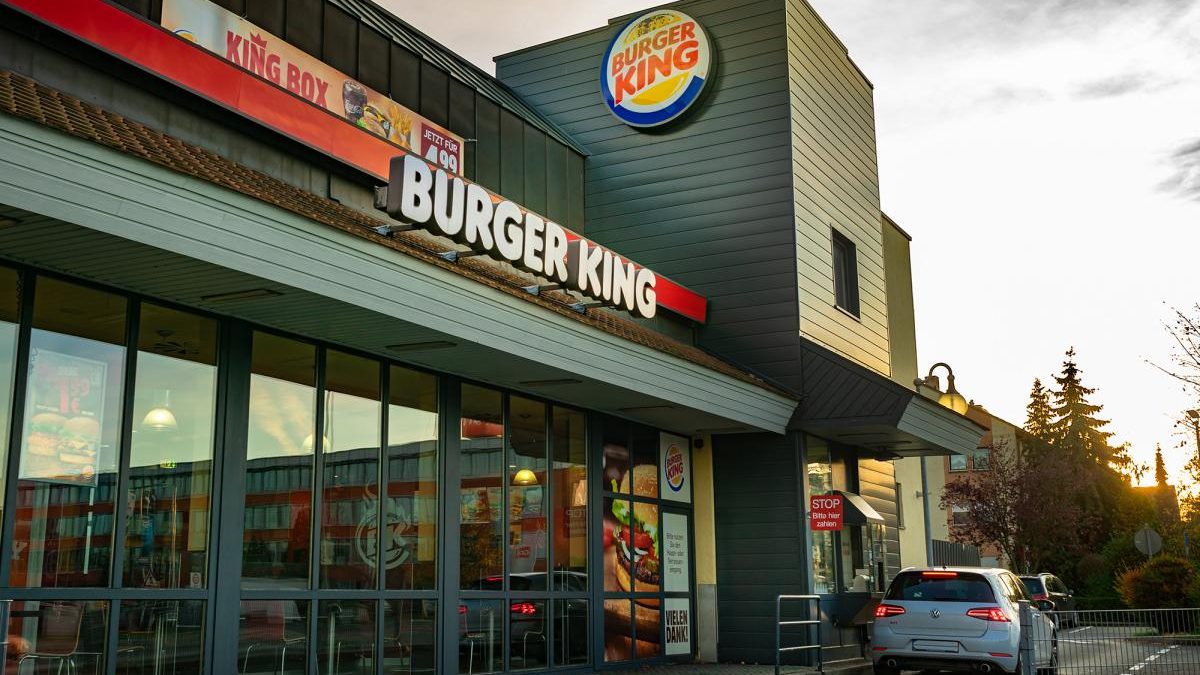 Burger King testing AI headsets that track how friendly employees are to customers