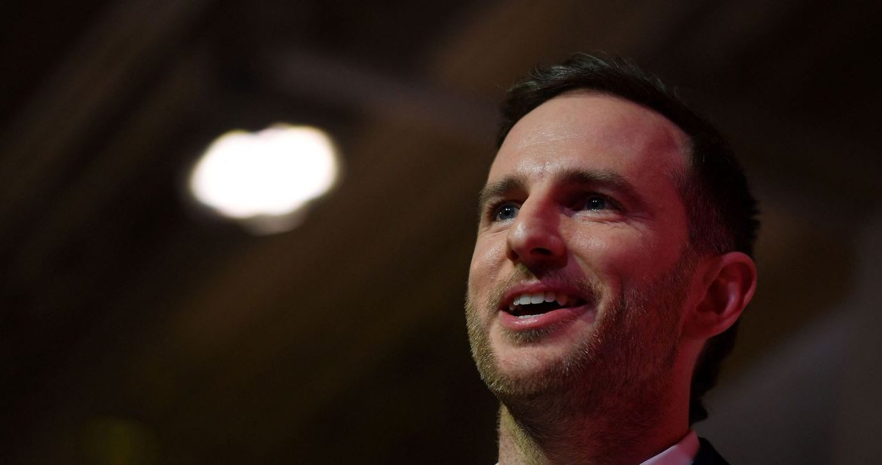 What Is That Mysterious Metallic Device US Chief Design Officer Joe Gebbia Is Using?